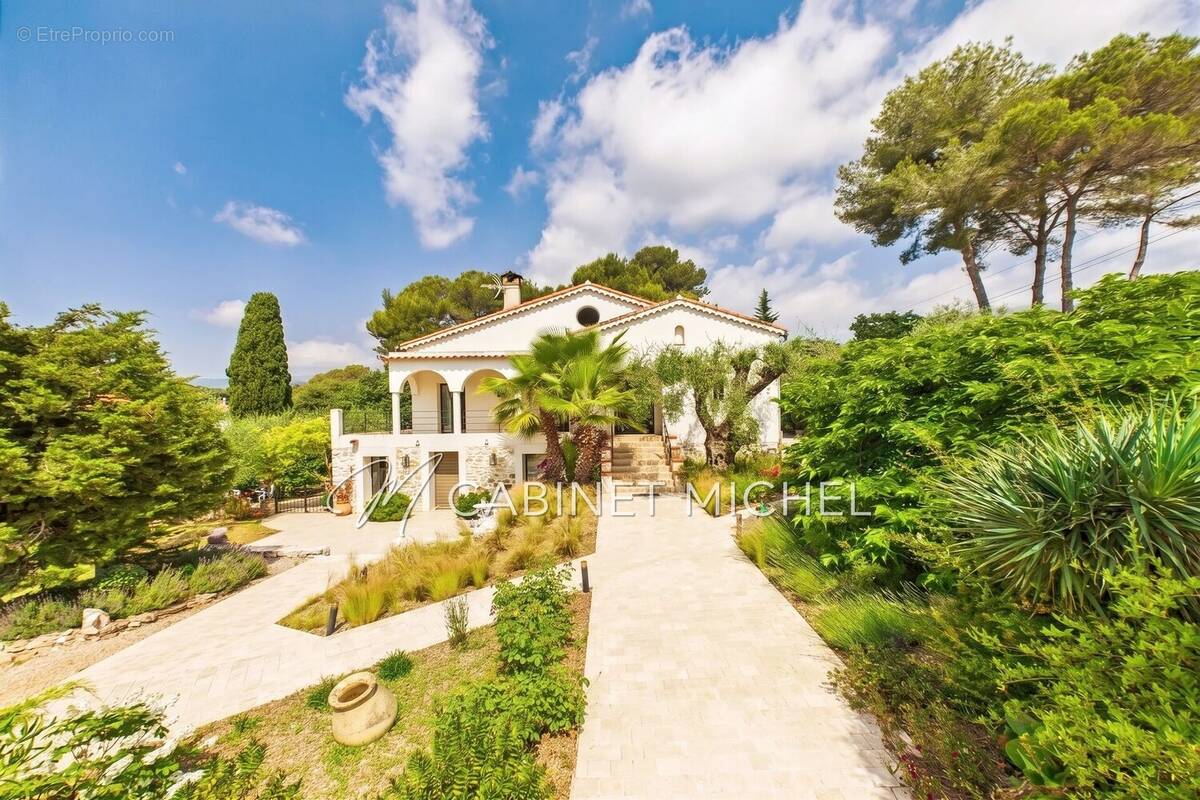 Maison à ROQUEFORT-LES-PINS