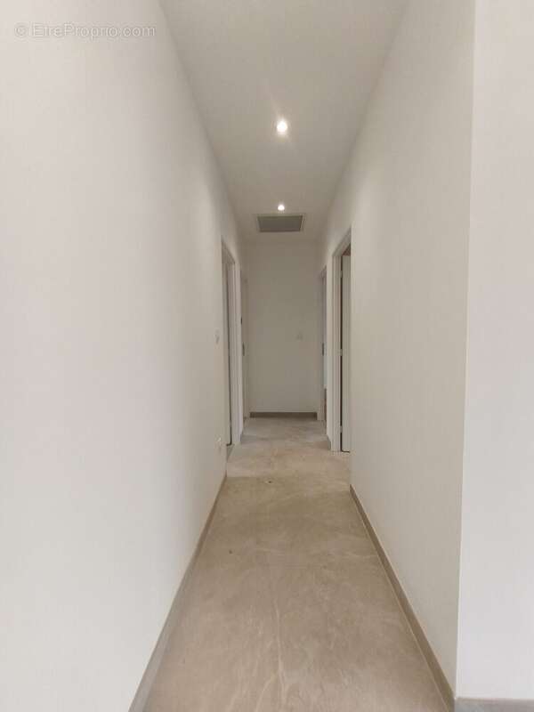 Maison à SAINT-DENIS-DE-L&#039;HOTEL