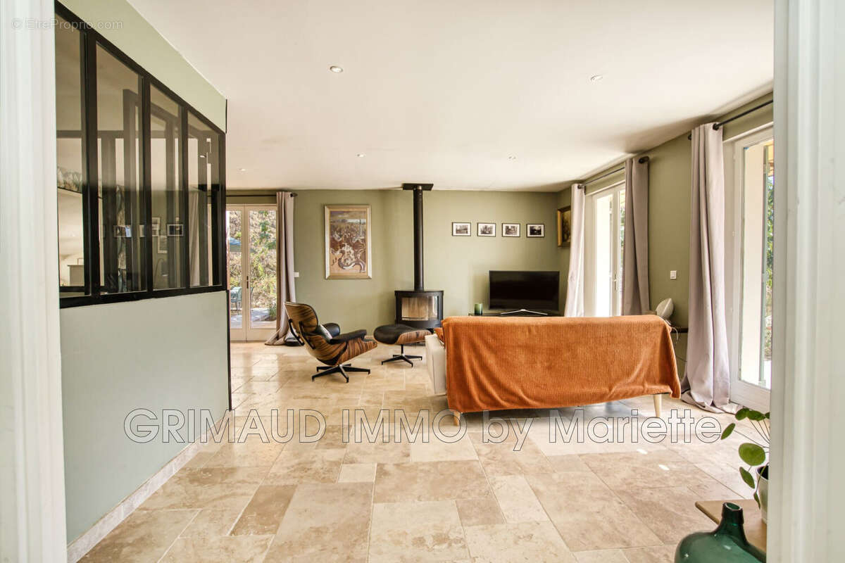 Maison à LA GARDE-FREINET