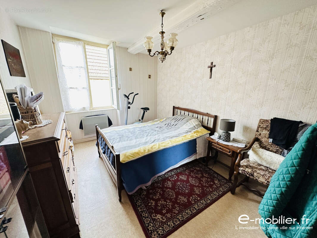 Appartement à LA CLAYETTE