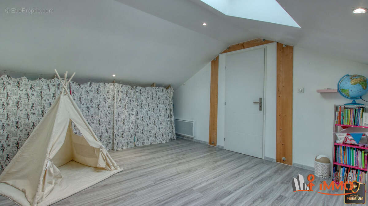 Appartement à VEAUCHE