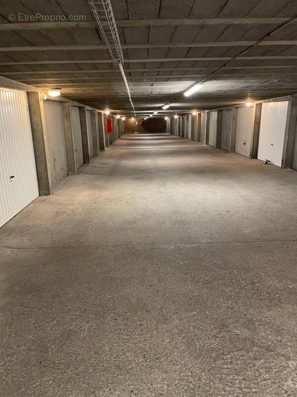 Parking à CALUIRE-ET-CUIRE