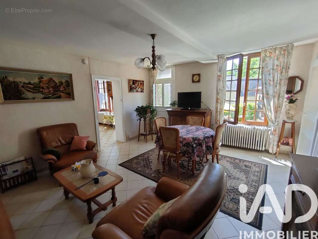 Maison 60 m² à Saint-Georges-De-La-Couee  - photo 3