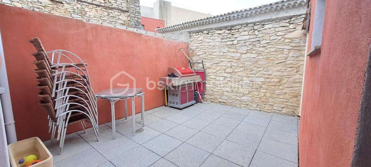 Appartement à UCHAUD