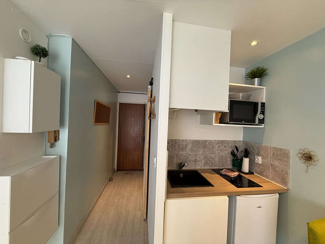 ** Bord de mer ** Studio meublé  + Cave + Place de parking privative **  (83430) SAINT MANDRIER - PIN ROLLAND - photo 3