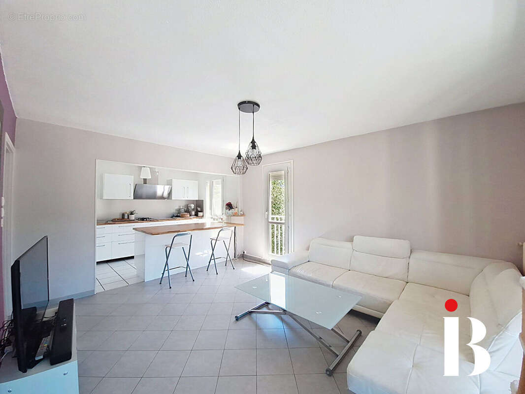 Grand appartement avec 4 chambres et ascenseur - photo 3