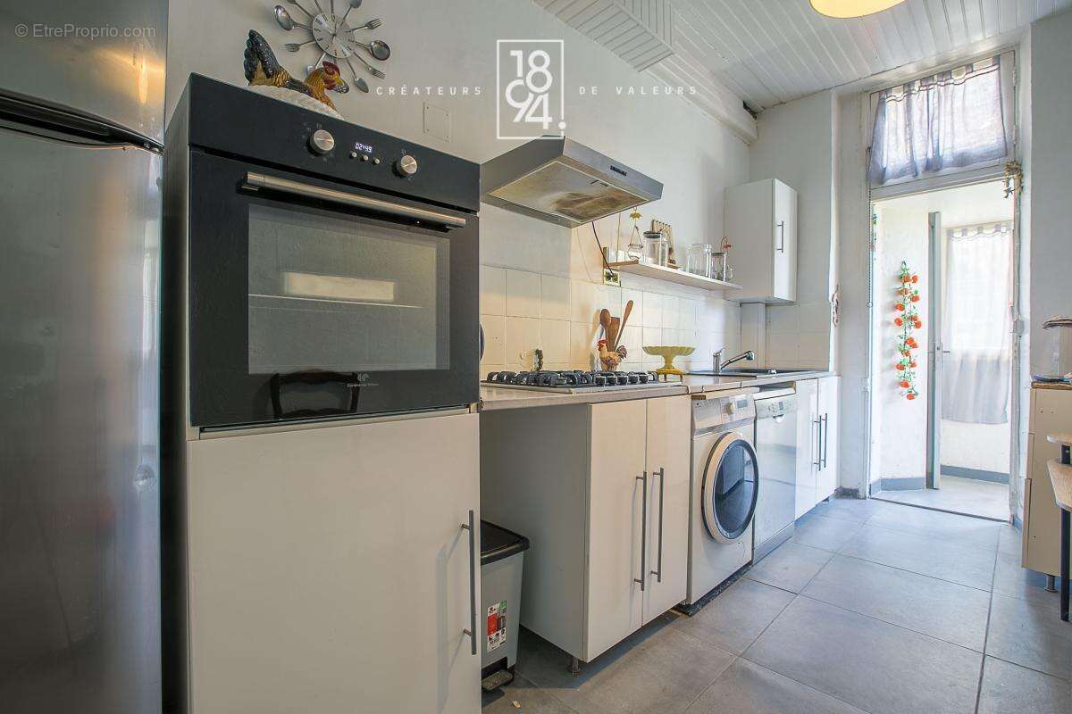 Appartement T3 à vendre Marseille Réformés(13001)  70 m²  Balcon I Calme - photo 4