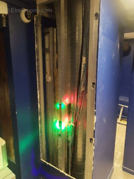 Commerce à PARIS-6E