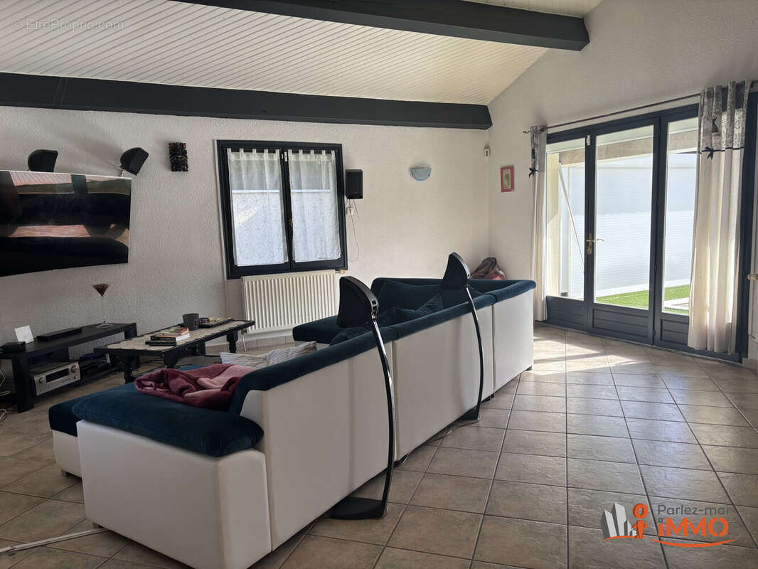 Maison 170 m² à Montverdun  - photo 4
