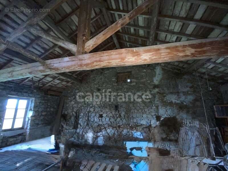 Maison à SAINT-JULIEN-LA-VETRE