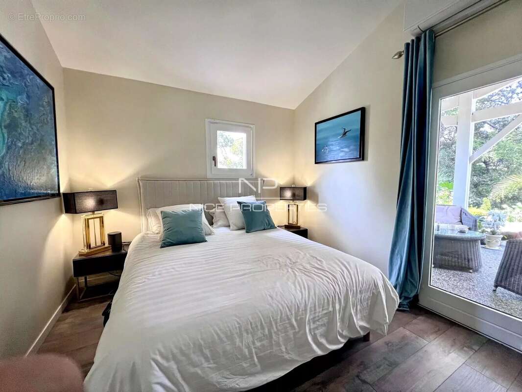 Charmante maison rénovée avec jardin, terrasse et piscine en résidence – Cannes La Bocca. - photo 11