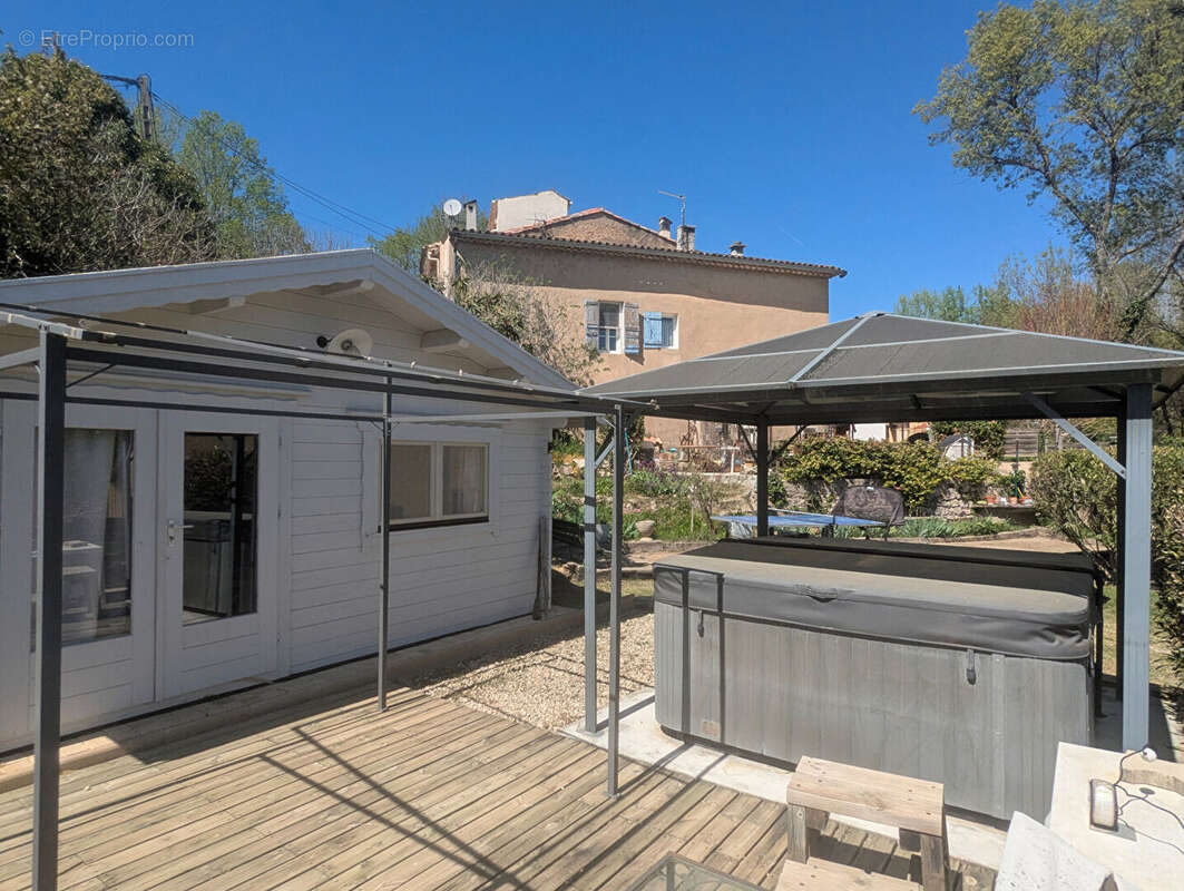 SALERNES propriété de 2 maisons, dépendances, piscine, terrain 8.444 m² - photo 3
