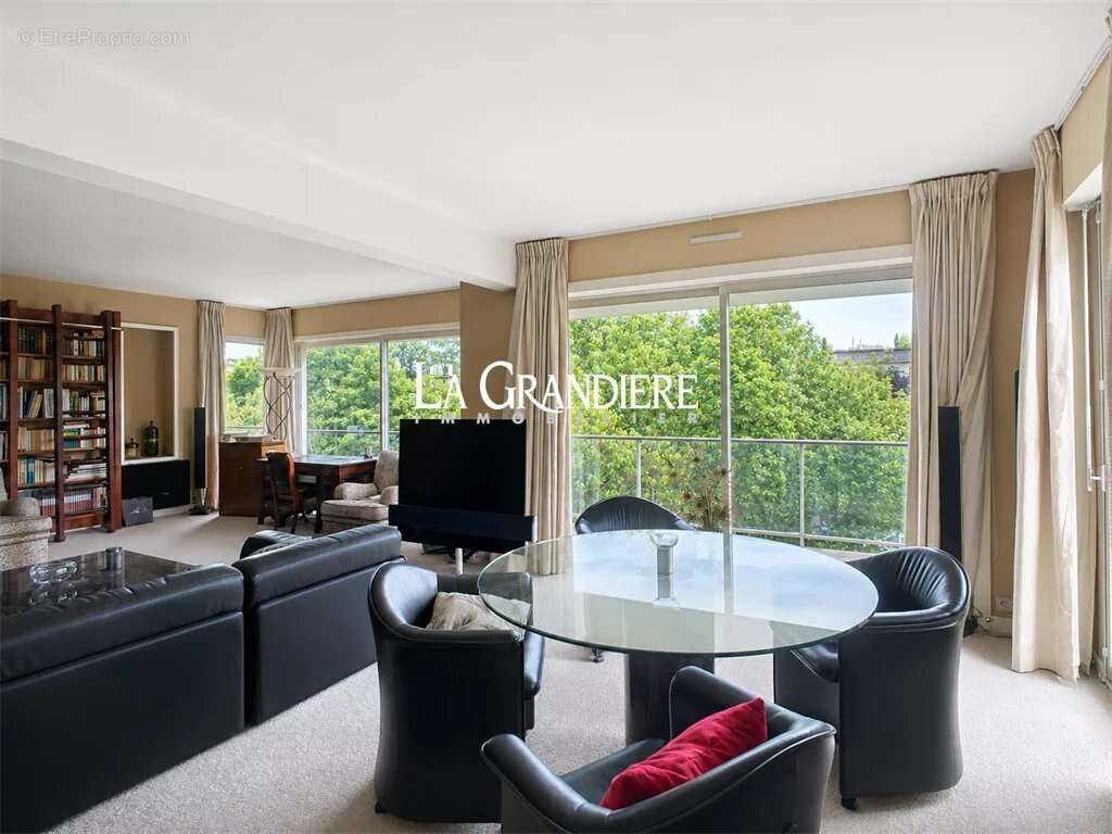Appartement à NEUILLY-SUR-SEINE