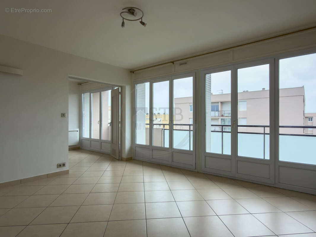 Appartement à GUILHERAND-GRANGES