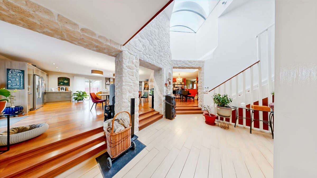 Maison moderne  chambres sous-sol dressing piscine - photo 6