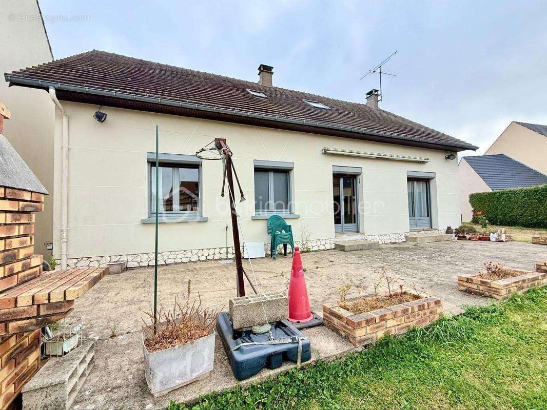 Maison à rafraichir / 5 Chambres / Sous-Sol Total - photo 20