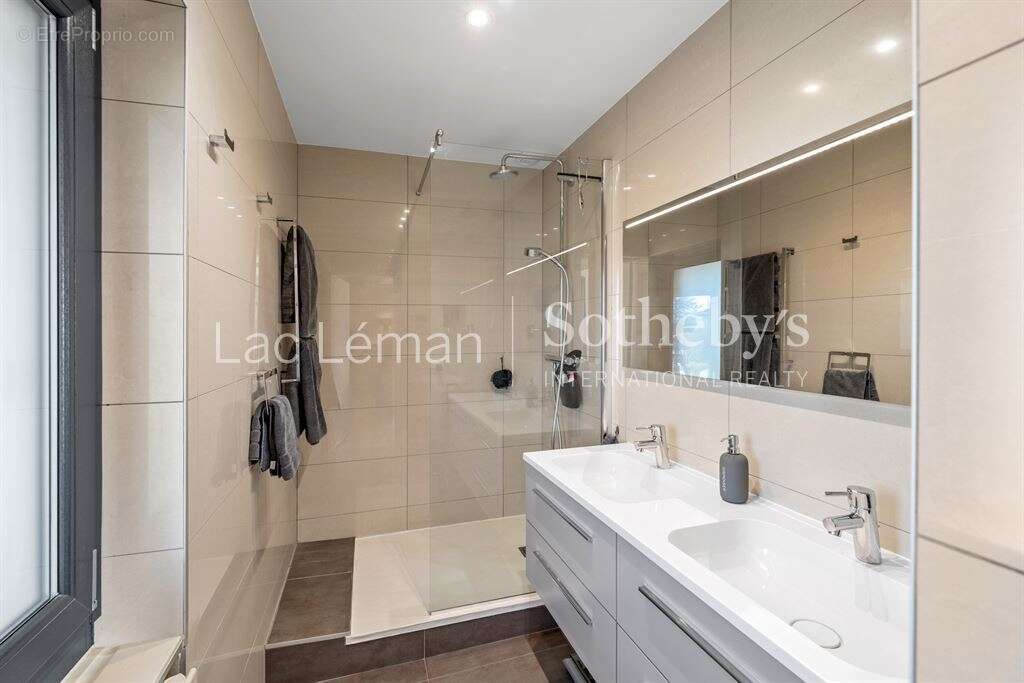 Maison à VETRAZ-MONTHOUX