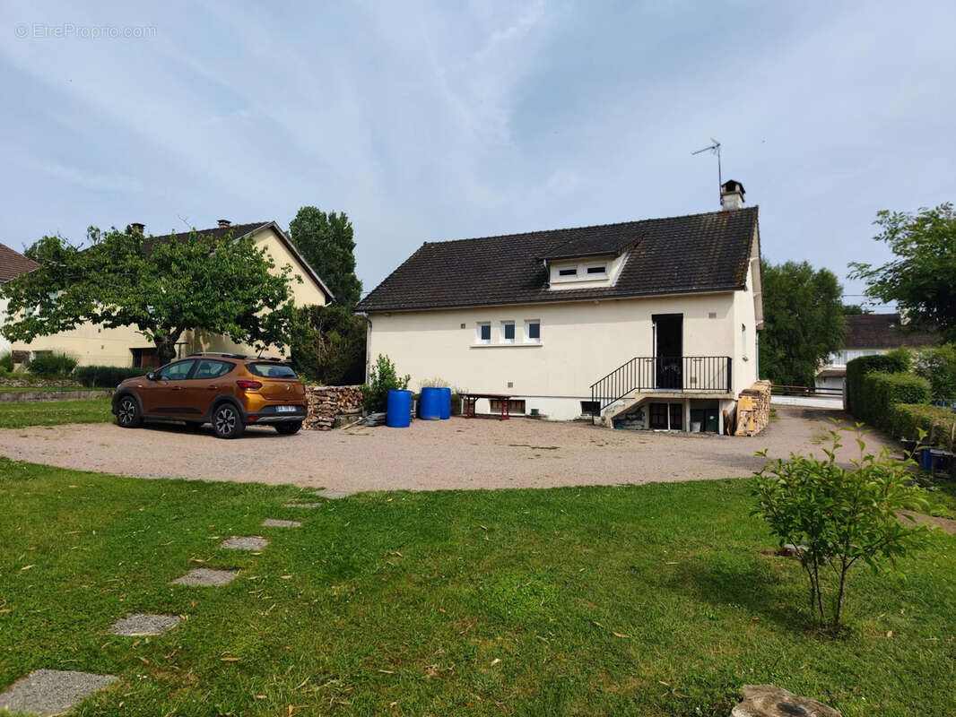Maison à CERCY-LA-TOUR