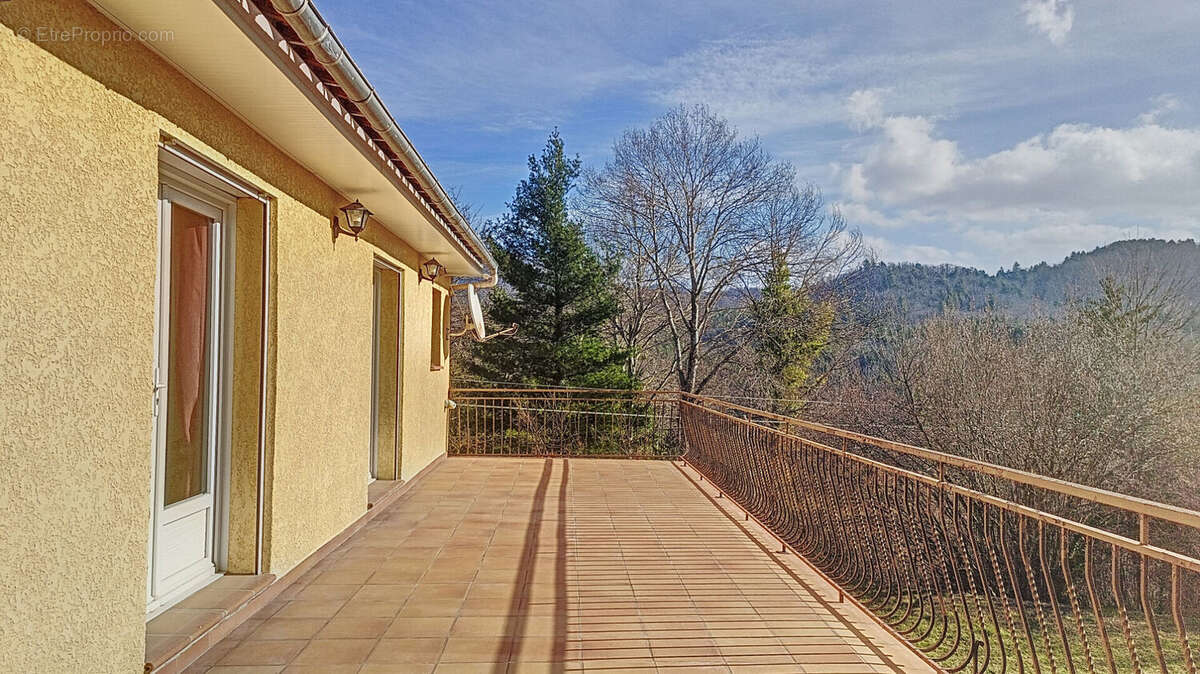 Maison à SAINT-LAURENT-DE-CERDANS