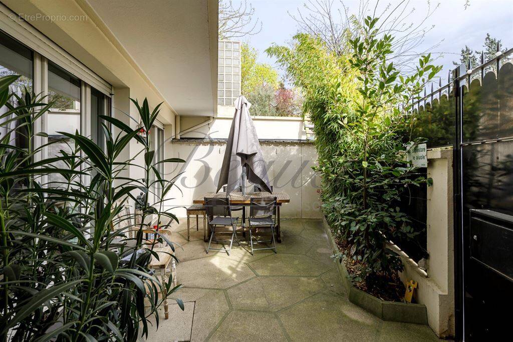 Maison à MARNES-LA-COQUETTE