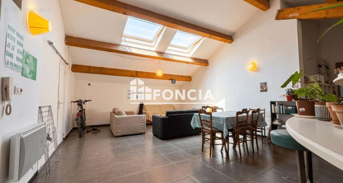 Appartement à MARSEILLE-3E