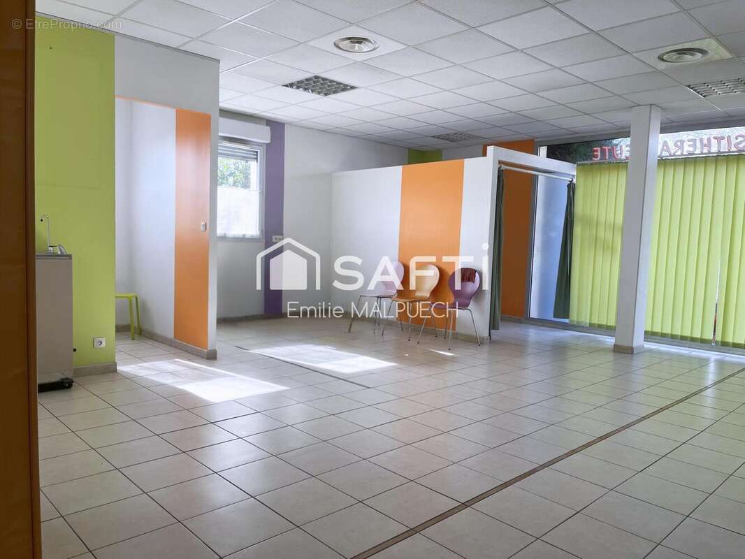 Photo 2 - Commerce à LESPINASSE