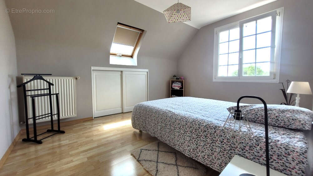 EXCLUSIVITE à CORMELLES LE ROYAL, maison de 7 pièces  165m² sur sous-sol terrain 1000m² - photo 14