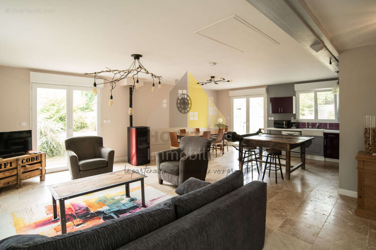 Maison à COMMENAILLES