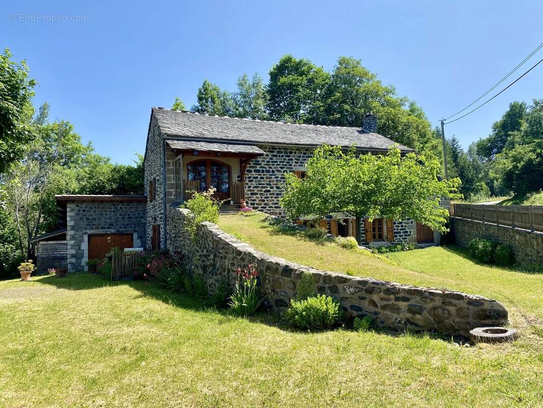 Maison à SAINT-JULIEN-CHAPTEUIL