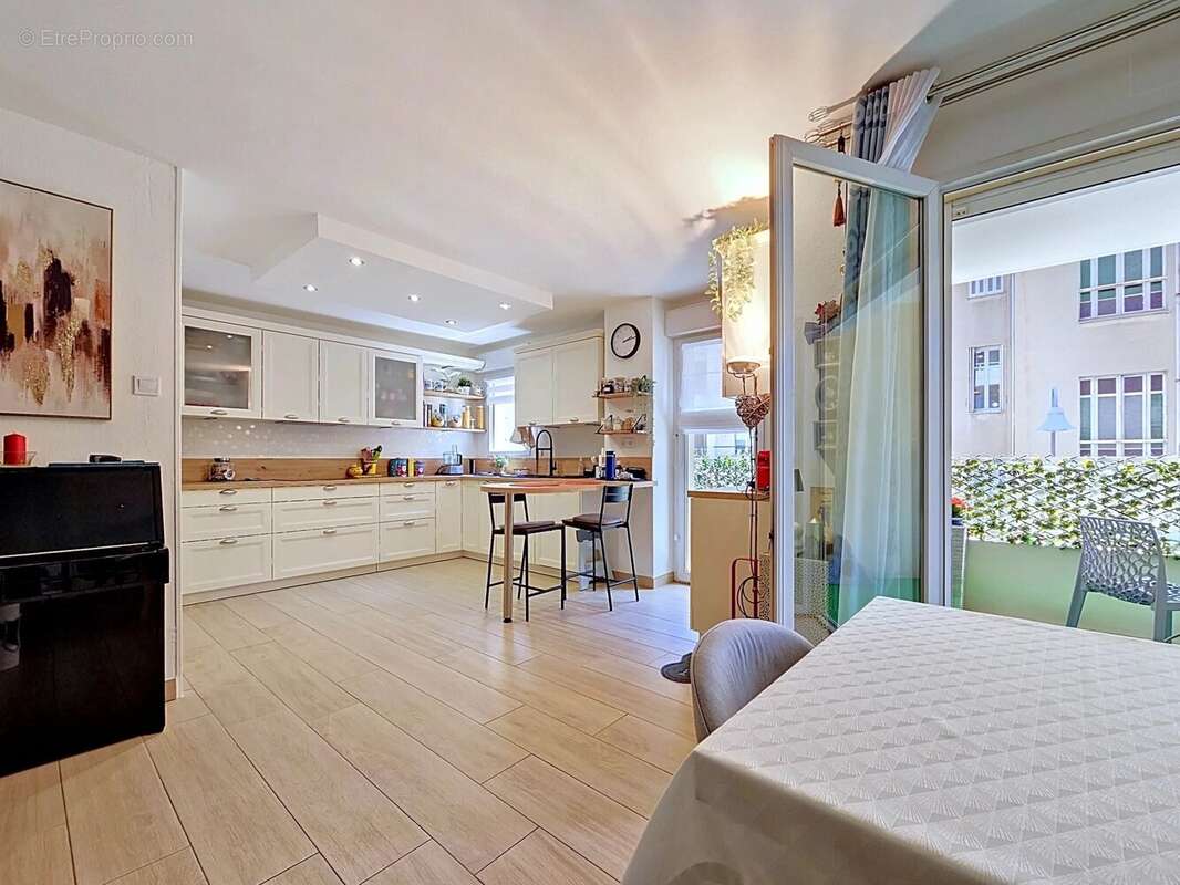 Cannes standing recent : grand 4 pieces de 104,36 m² avec grand garage fermé - photo 9