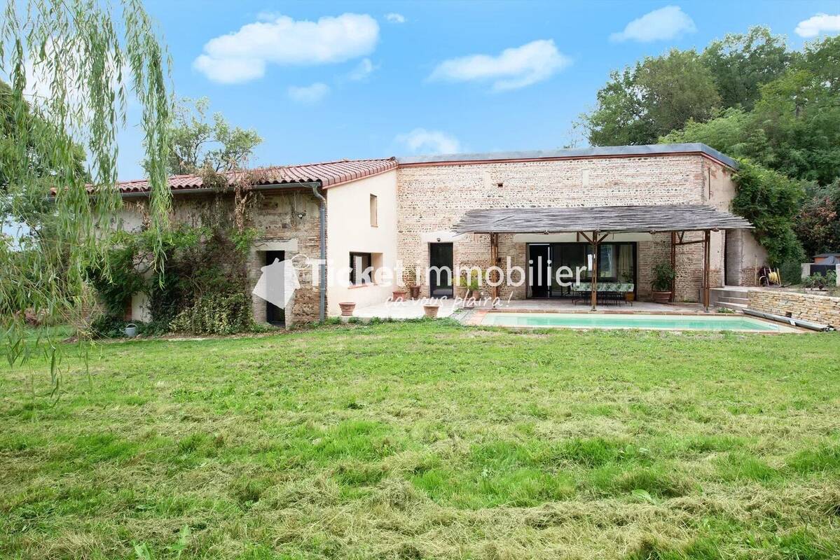 Maison à MONTAIGUT-SUR-SAVE