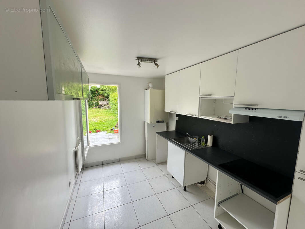 Maison à SAVIGNY-LE-TEMPLE