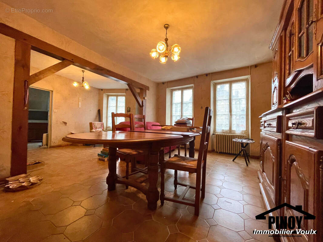 Maison de ville avec potentiel d’aménagement   Centre de Voulx - photo 2