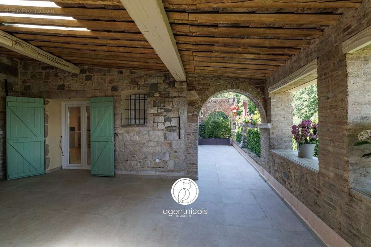 Appartement à SAINT-LAURENT-DU-VAR