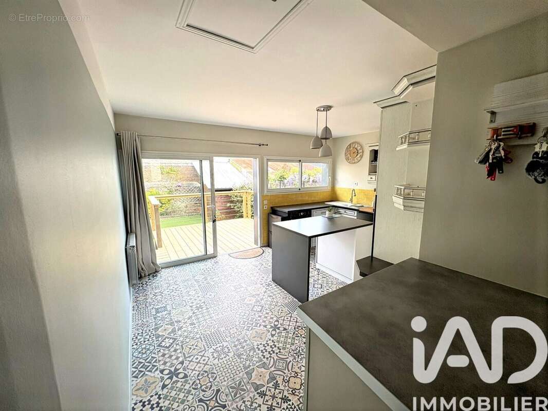 Maison 75 m² à Laval  - photo 4