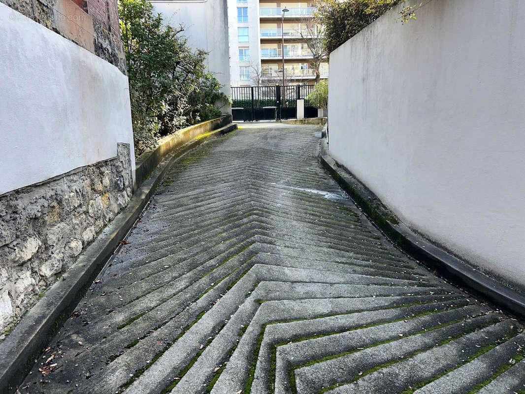 Parking à NEUILLY-SUR-SEINE