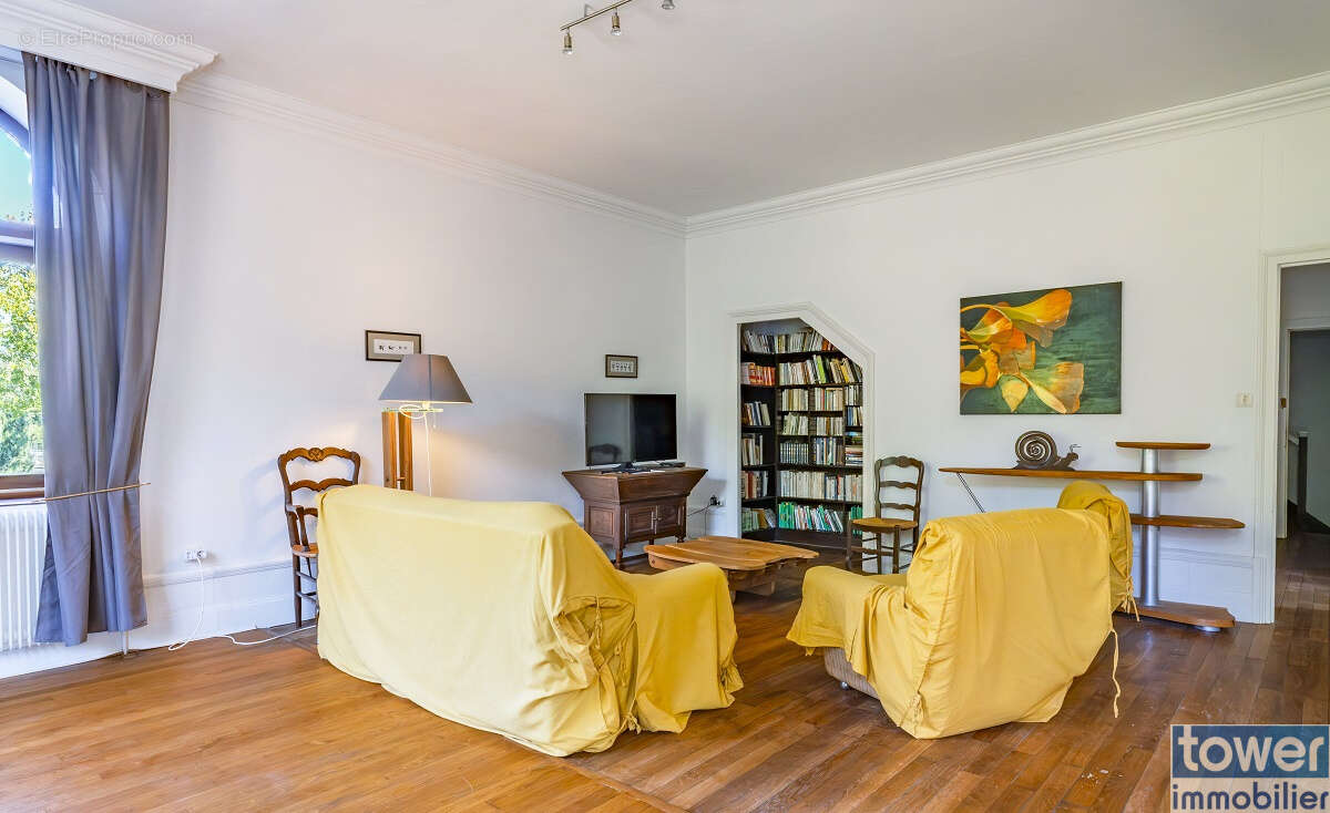 Ensemble immobilier avec maison de maître à Montbron - photo 2