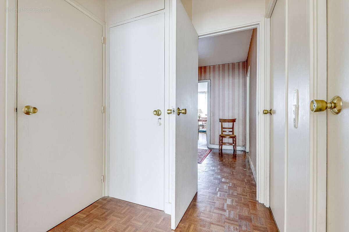 Appartement à PARIS-14E