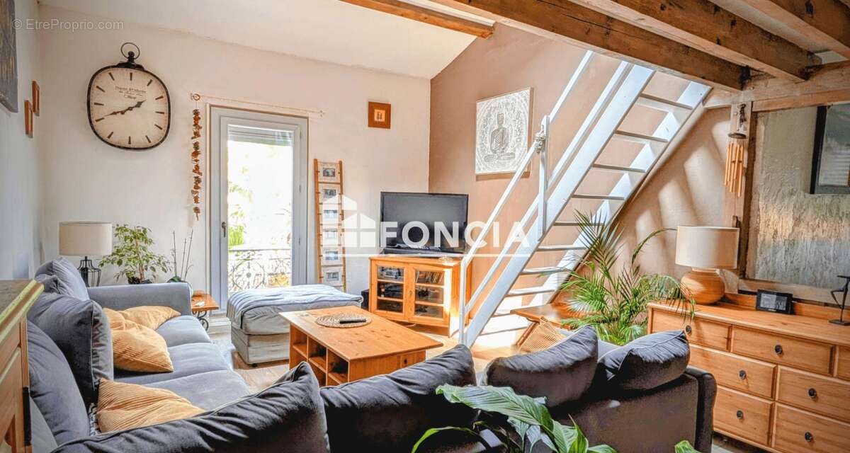 FRONTIGNAN - Bâtisse de caractère 200m2 piscine, gîte et dépendance - photo 6