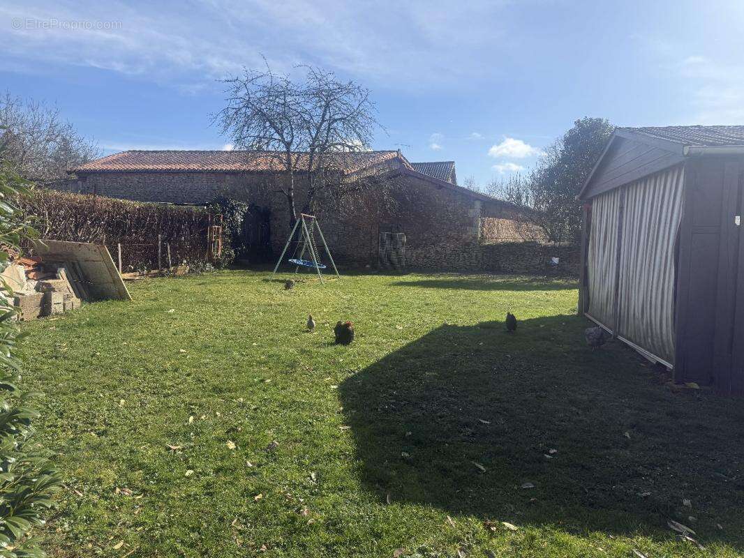 Maison à CHASSENEUIL-SUR-BONNIEURE