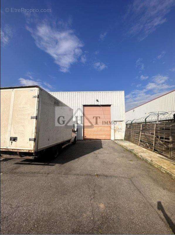 Commerce à BRIE-COMTE-ROBERT