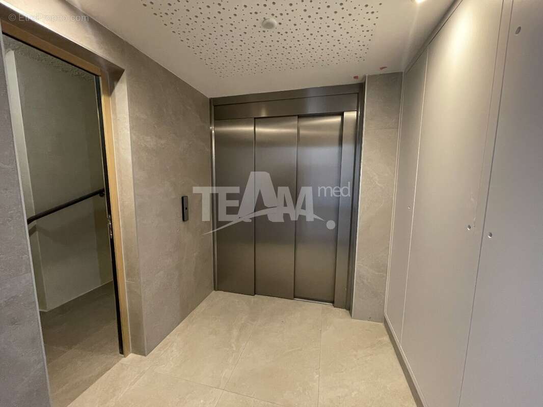 RARE Appartement Type 4 avec parking quartier Corniche Prestation haute de gamme - photo 12