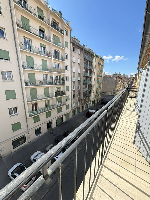 Appartement à MARSEILLE-5E