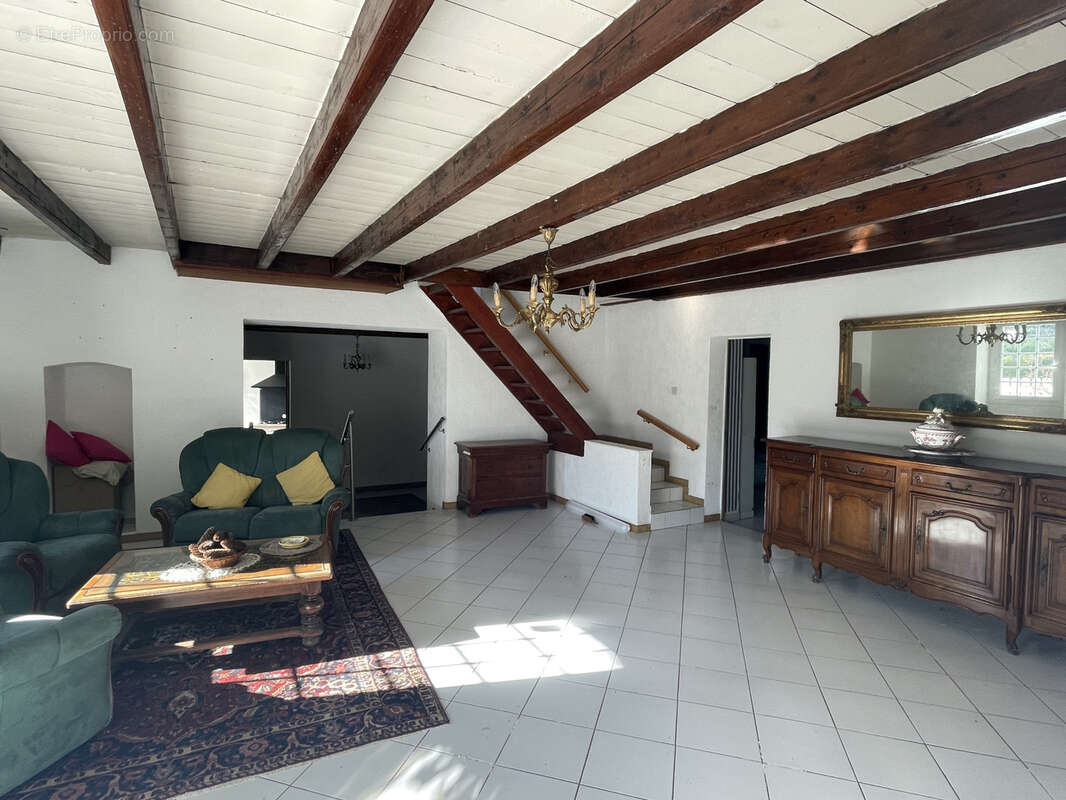 Maison à MARTRES