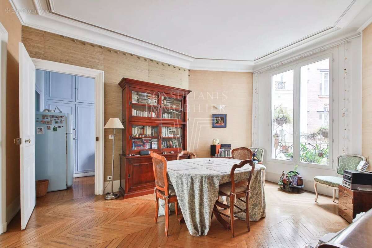 Appartement à PARIS-6E