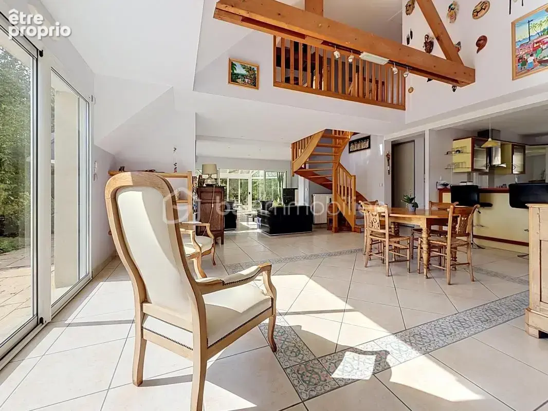 Maison contemporaine avec double garage et sous sol complet ! - photo 3
