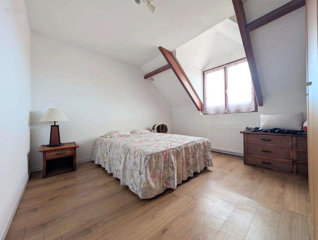 Maison à LES CLAYES-SOUS-BOIS