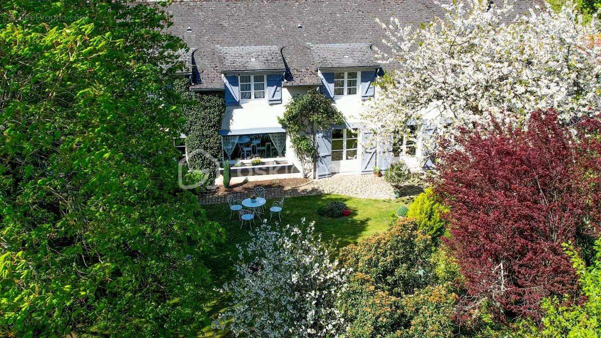 Joyau résidentiel à Fourchambault : Propriété familiale avec charme intemporel et élégance rustique de l’aménagement - photo 21