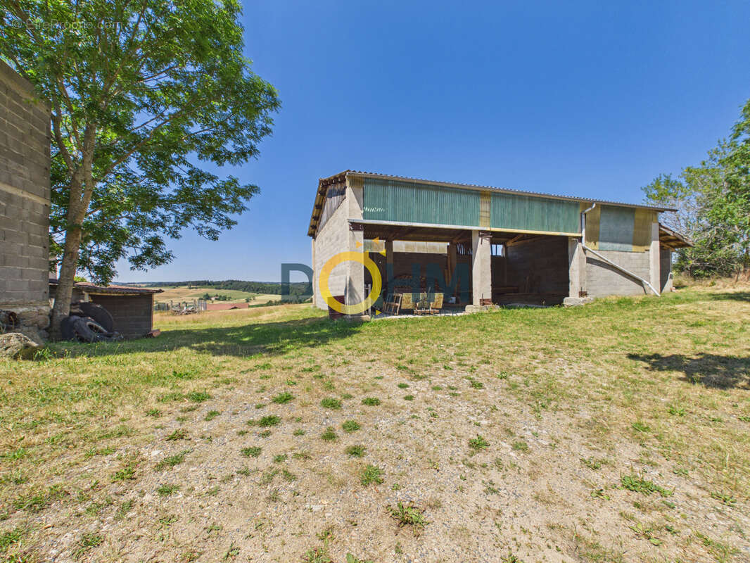 Ancien corps de ferme  sur 4000 m2 de terrain avec dependances attenantes et un hangar - photo 22