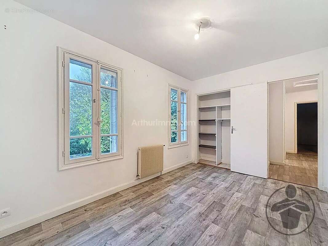 Maison à LES PEINTURES